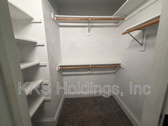 Building Photo - 606 E Bayview Blvd