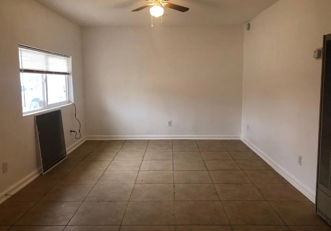 Building Photo - 1401 Yosemite Dr