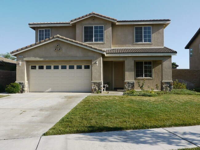 Building Photo - Spacious 4-Bedroom Home in North Fontana –...