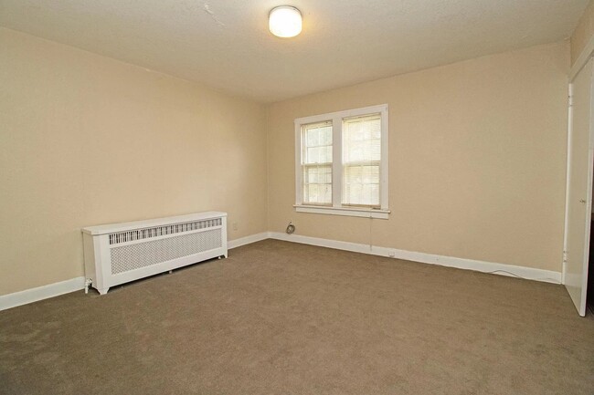 Building Photo - 815 5th Ave S