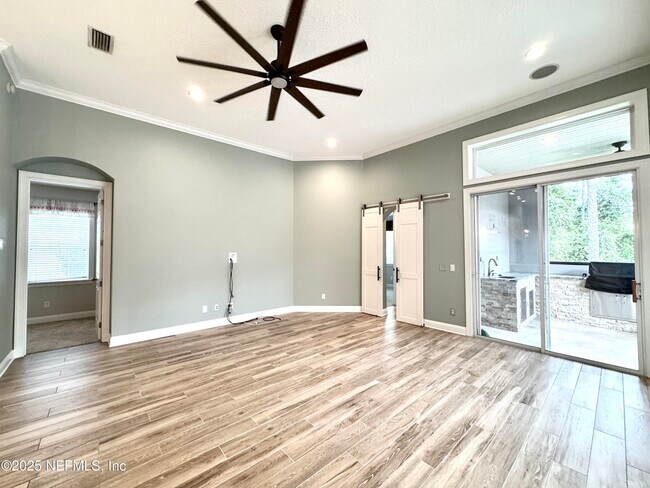 Building Photo - 642 Port Charlotte Dr