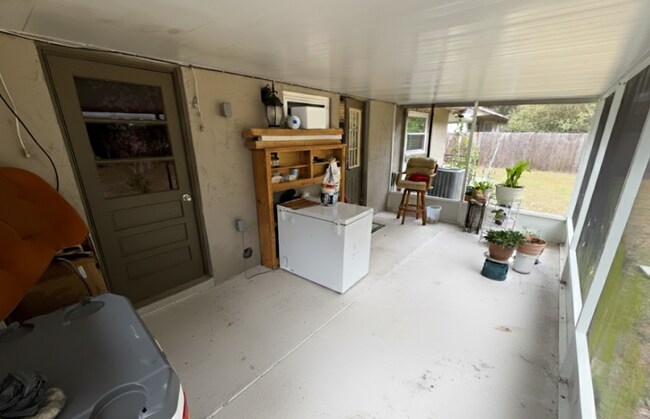 Building Photo - 3585 SW Pompano Rd