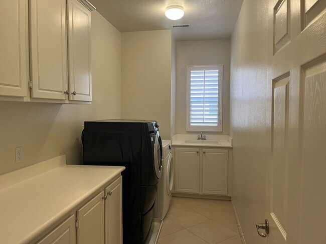 Building Photo - 32624 Juniper Berry Dr