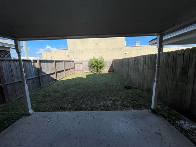 Building Photo - For Lease - 3 BR|2 BA Near Tyndall Air For...
