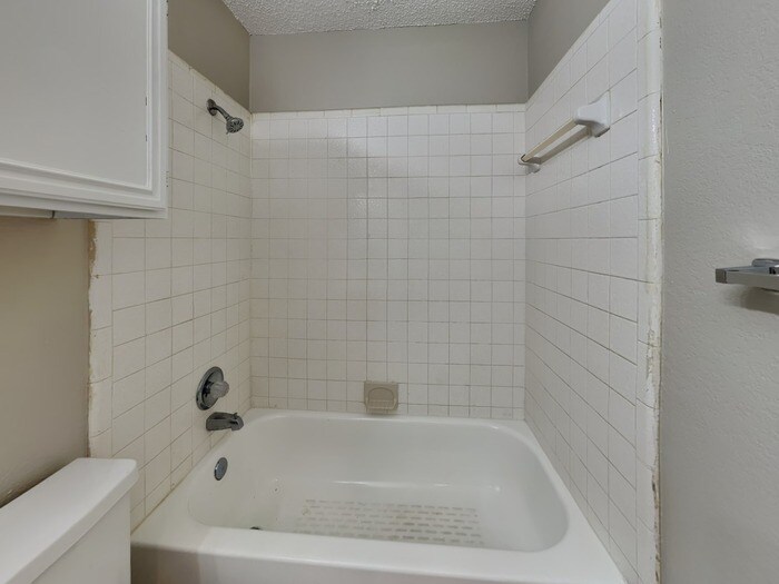 Building Photo - 3104 Stonewall Ln