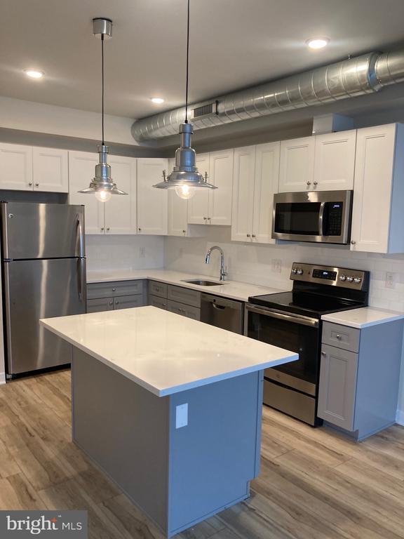 Building Photo - 2551 N Front St