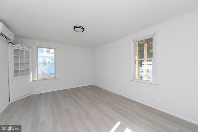 Building Photo - 1112 Collings Ave