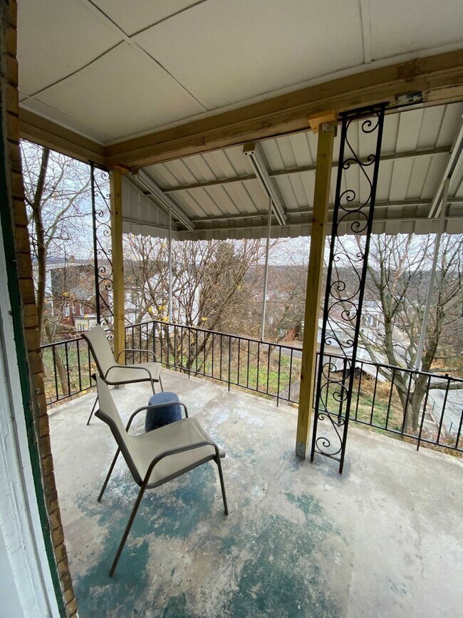 Building Photo - Awesome building in a super convenient neighborhood!