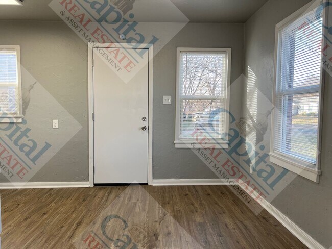 Building Photo - Cozy 2 Bedroom