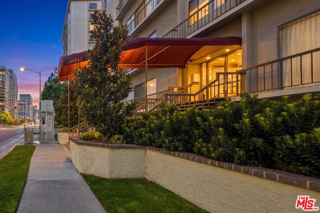 Building Photo - 10747 Wilshire Blvd