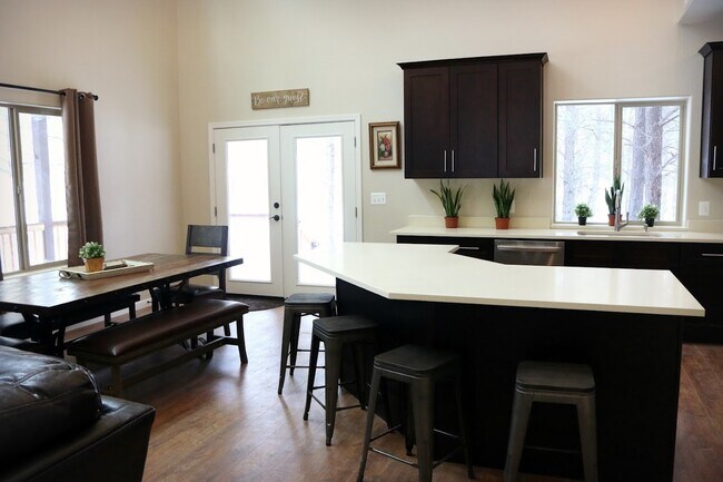 Building Photo - 921 Rainbow Mine Rd