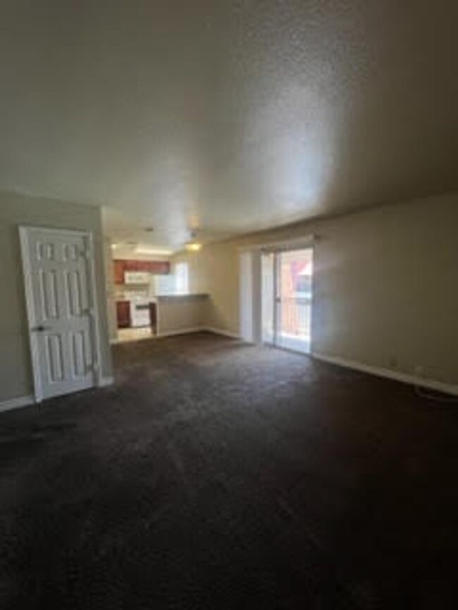 Building Photo - 2 Bedroom Condo located at Bella Vita!!