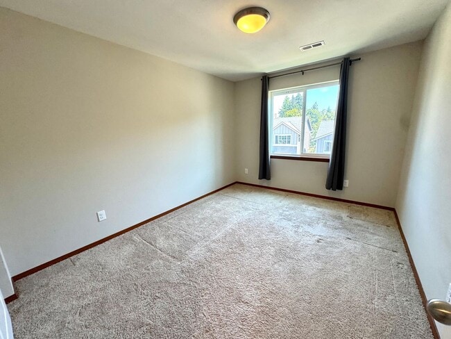 Building Photo - Modern and Stylish 3-Bedroom Manette Home