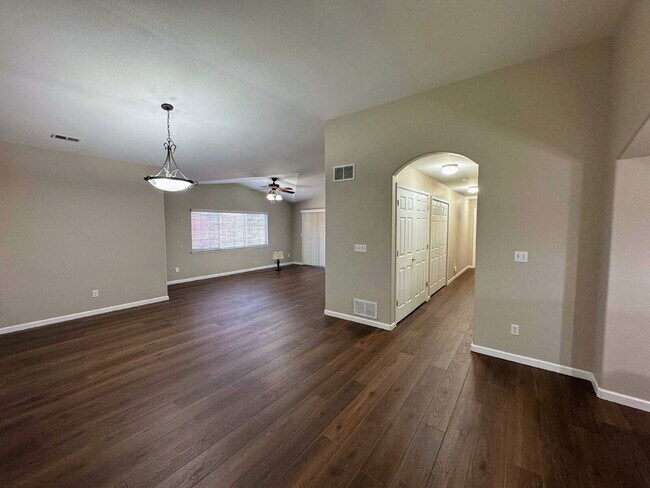 Building Photo - 9816 W Freiburg Dr