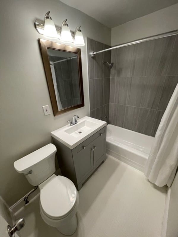 Building Photo - 517 S Milwaukee Ave