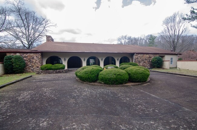 Building Photo - 210 Old Hickory Blvd