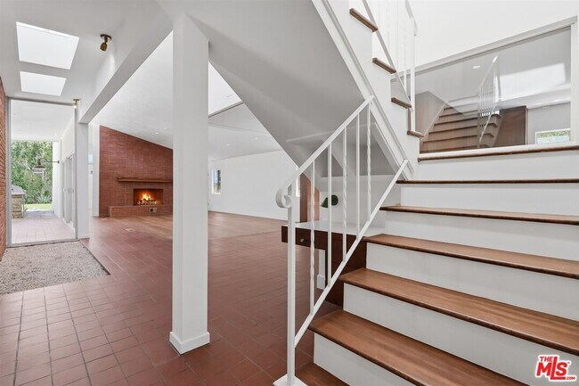 Building Photo - 444 S Windsor Blvd