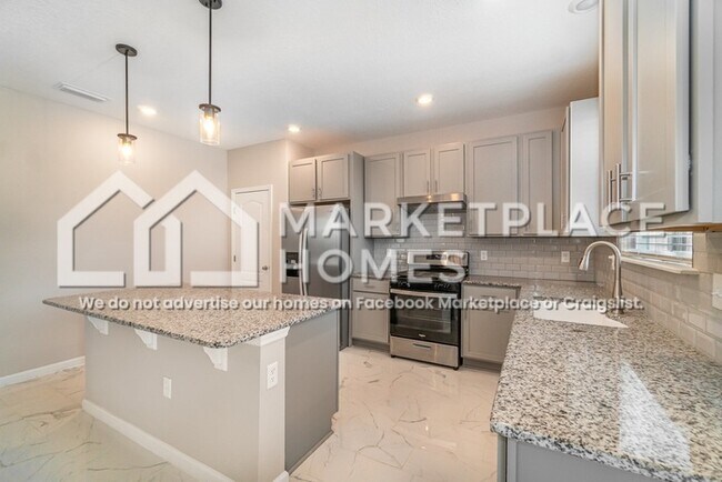 Building Photo - 11033 Stapleton Dr