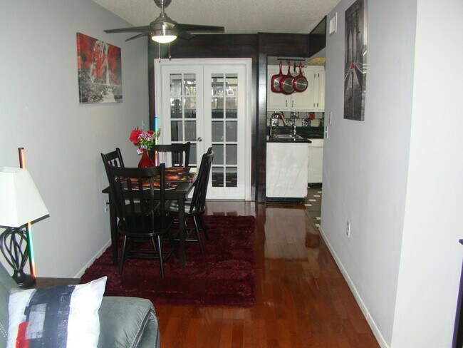 Building Photo - 461 W Holmes Ave