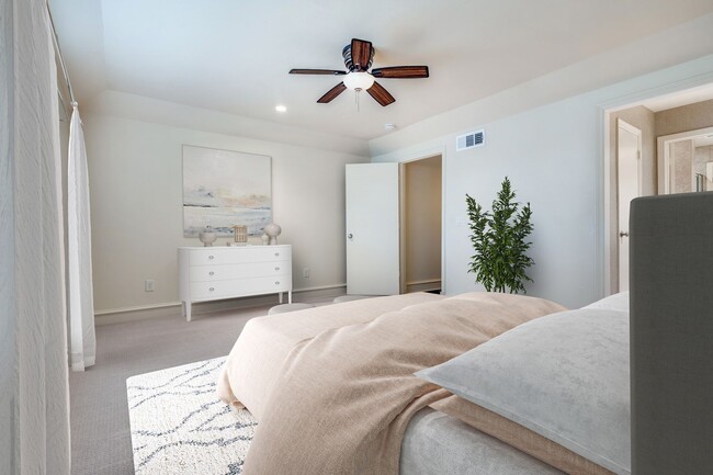 Building Photo - Charming Custom Duplex in Prestigious Pres...