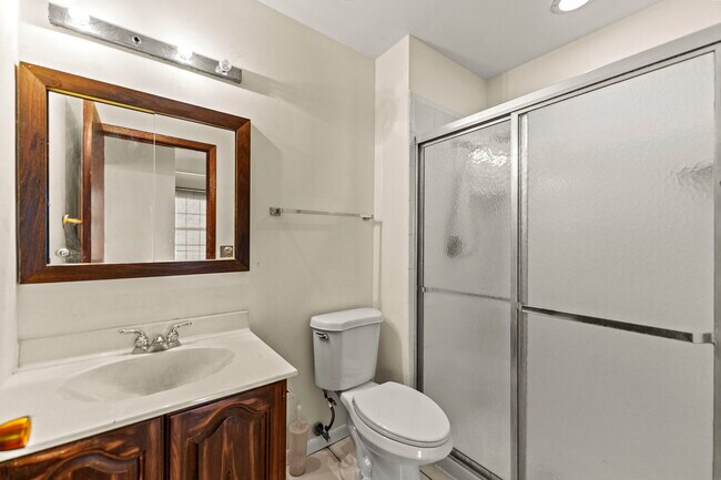 Building Photo - 62 E Fox Hill Dr