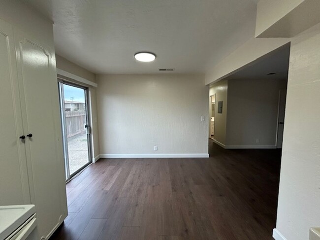 Building Photo - 3BR/ 2BA IN SOUTH SALINAS