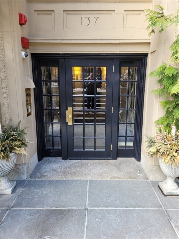 Building Photo - 137 Marlborough St