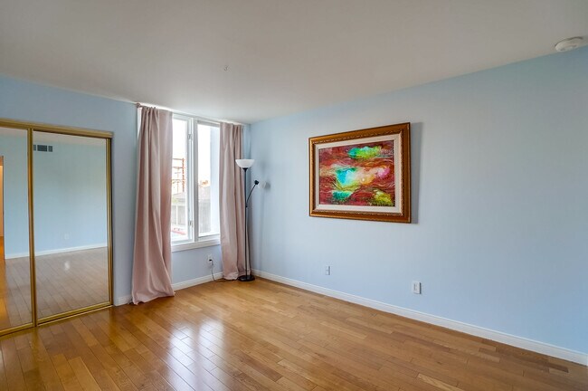 Building Photo - 1128 22nd St