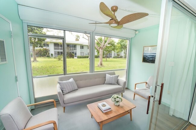 Building Photo - 2660 SW 22nd Ave