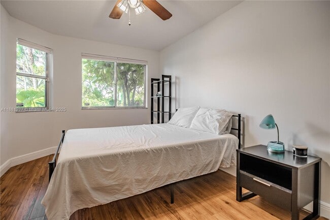 Building Photo - 7652 Pinewalk Dr S