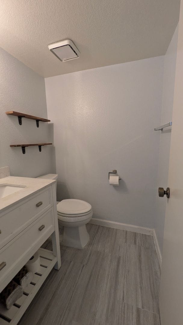 Building Photo - Cute two bedroom condo