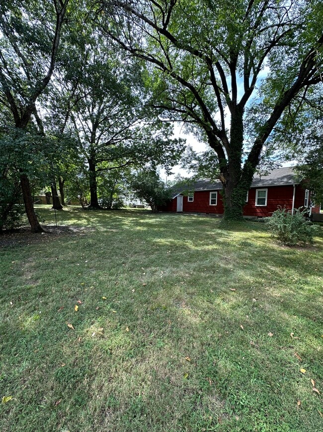 Building Photo - 2414 Fairmont Blvd