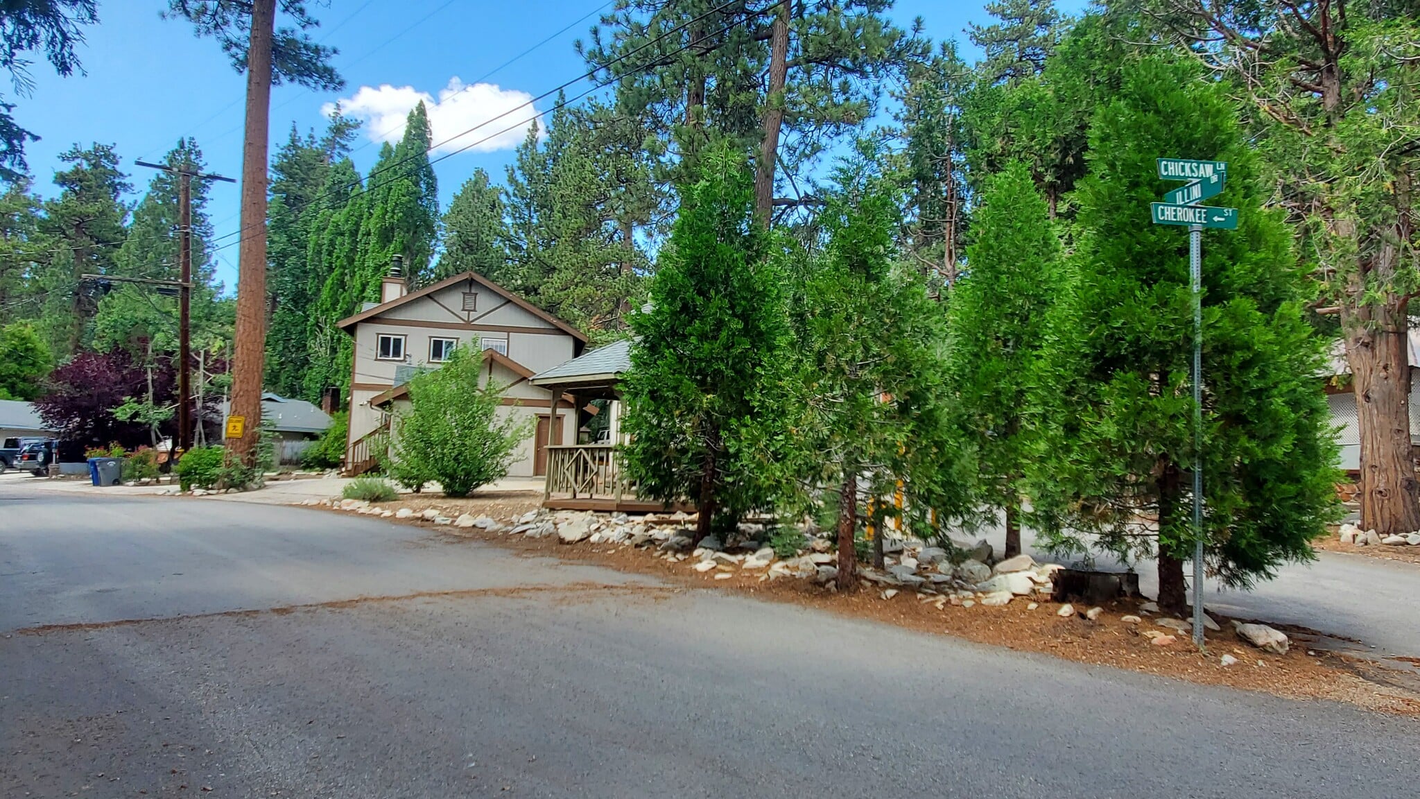 Building Photo - 1121 Illini Dr
