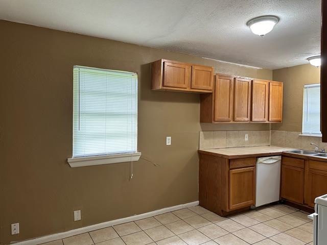Building Photo - 522 E Daugherty Dr