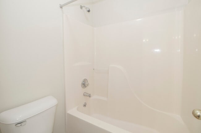 Building Photo - 2000 Tynewood Dr