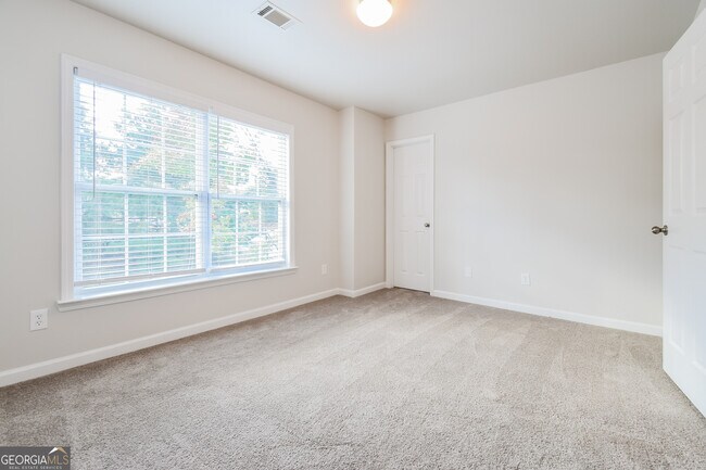Building Photo - 8904 Crestview Cir