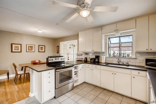 Building Photo - 2307 Tower Dr