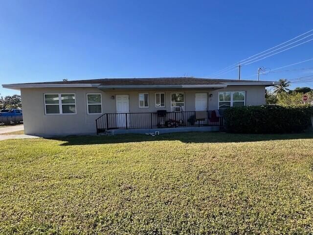 Building Photo - 3890 Lakewood Rd