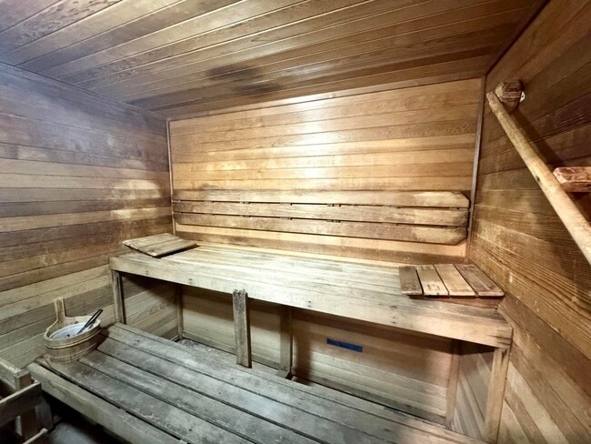 Building Photo - 3040 Lake Osborne Dr