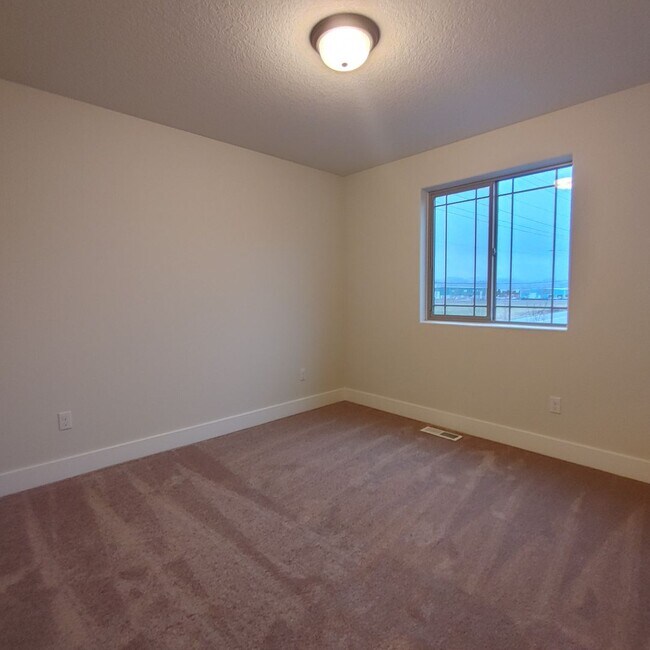 Building Photo - Modern 4BR + AC | Minutes to Hillsboro & High Tech Corridor - Coming Soon!