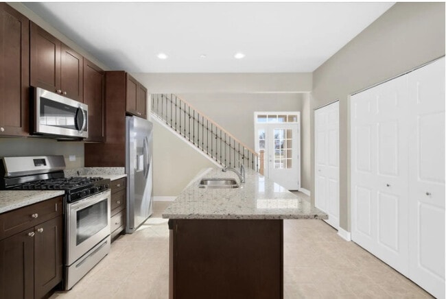 Building Photo - 711 Verandah Dr