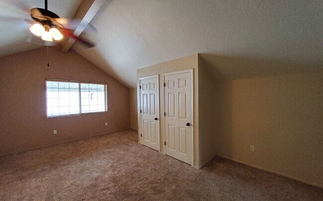 Building Photo - 107 W Sherwood Dr
