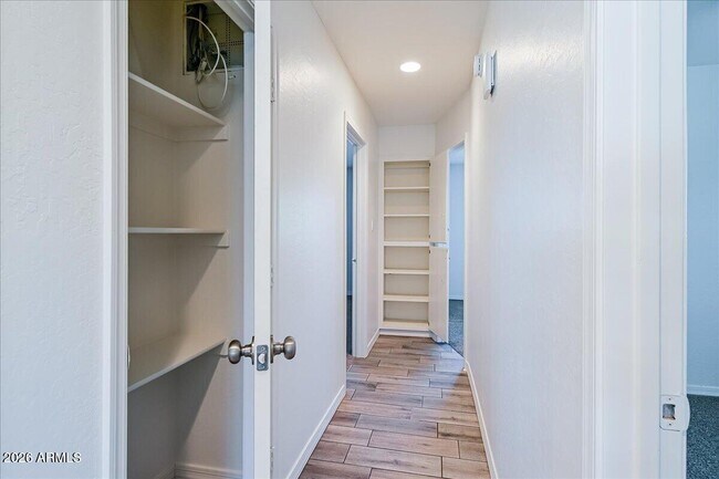 Building Photo - 536 N Cheri Lynn Dr