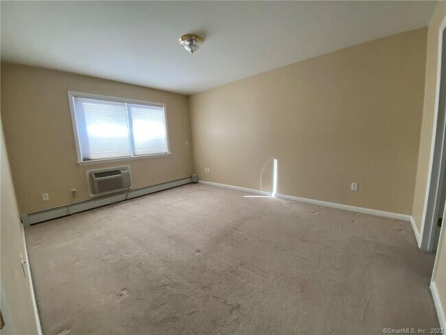 Building Photo - 333 Vincelette St