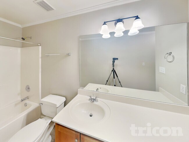 Building Photo - 123 Clarin Way