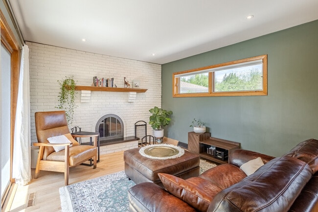 Building Photo - 715 Lamon Ave