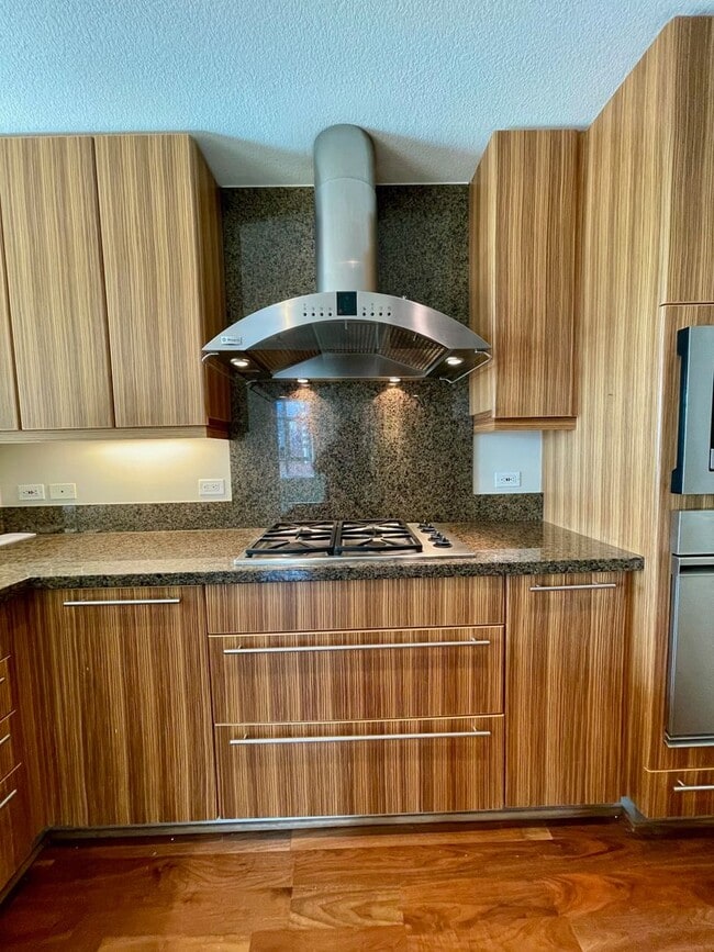 Building Photo - 2 Bedroom- 2 Bathroom Single Story Condo o...