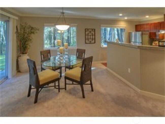 Building Photo - 3Bd/2Bd Issaquah Condo