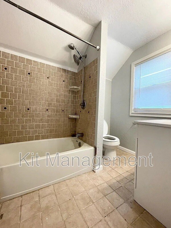 Building Photo - 581 Colima Dr