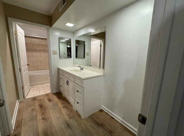 Building Photo - 400 N Acacia Ave